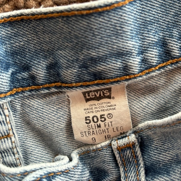Vintage Distressed Levi’s 505 Jeans - Picture 7 of 9